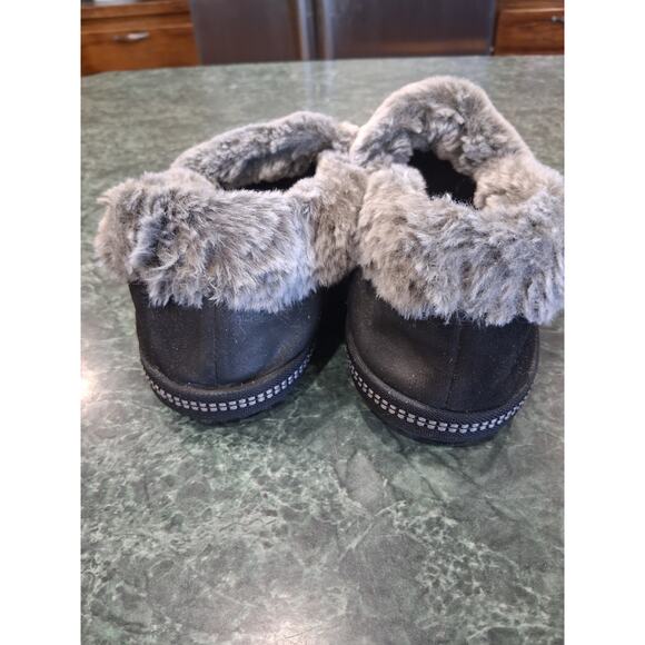 Skechers Plush Fuzzy Faux-Fur Slippers Black Grey Size 9 Super Soft House Shoes - Picture 6 of 9